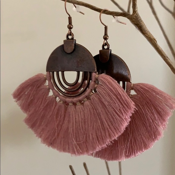 Retro Bohemian Rose Tassel Earrings - Picture 3 of 4